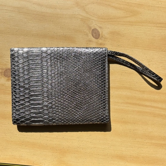 Neiman Marcus Metallic Snakeskin Embossed Clutch Wristlet - Picture 3 of 6